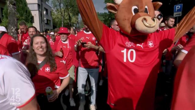 Euro 2024: des milliers de supporters suisses défilent sur la musique d’un DJ romand avant les matchs de la Nati