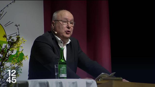 Invité vedette de l'Albisgüetli, fête historique de l'UDC, Pierre-Yves Maillard en défenseur de la 13e rente de l'AVS