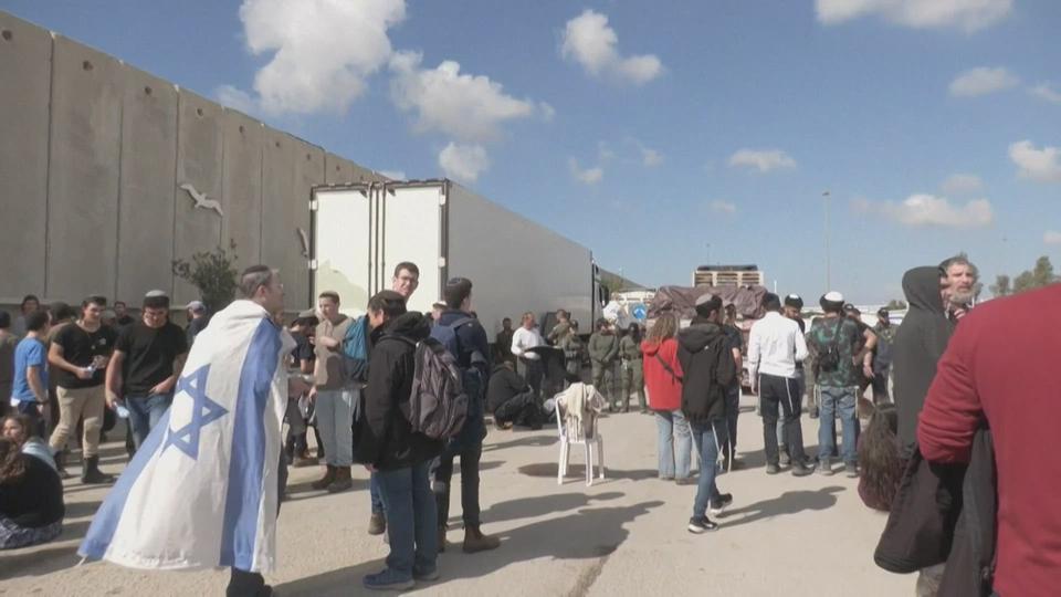 Des manifestants israéliens bloquent les camions d'aide à destination de Gaza