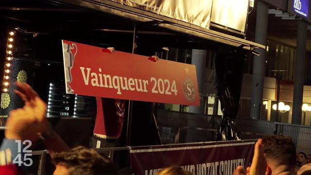 Les joueurs du FC Servette ont reçu un accueil triomphal à Genève après leur victoire en finale de la Coupe de Suisse