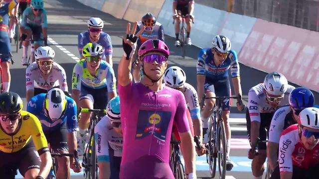 Etape 13, Riccione - Cento: patron du sprint, Jonathan Milan (ITA) signe son 3e succès sur le Giro