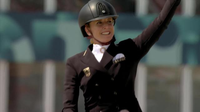 Dressage individuel, Grand Prix: J. Von Bredow-Werndl (GER) remporte l'or devant sa compatriote I. Werth (GER) et la Britannique C. Fry (GBR)