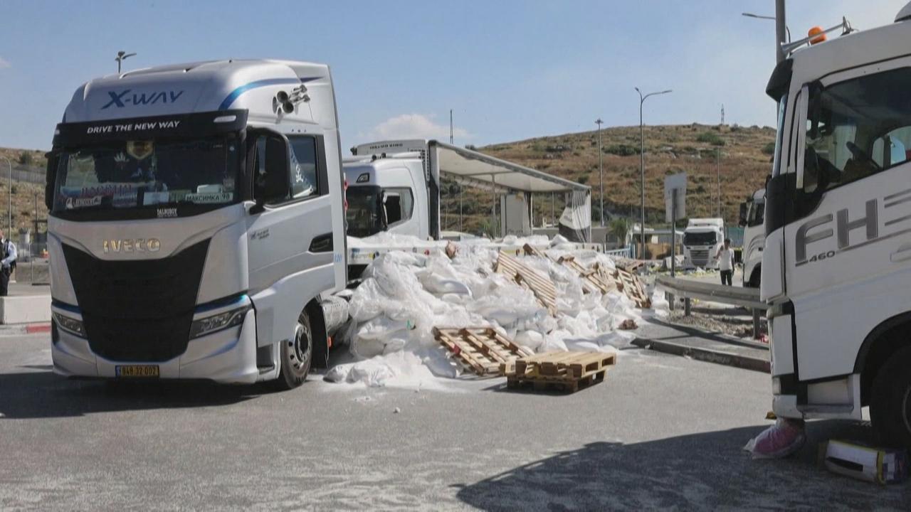 Saccage de camions d'aide humanitaire destinés à Gaza