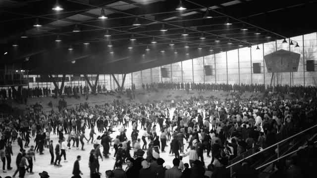 La patinoire des Vernets, le jour de son ouverture au public, 1958 [Bibliothèque de Genève - Christian Murat]