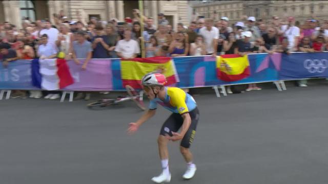 Insolite: Grosse frayeur pour R. Evenepoel (BEL) qui voit son pneu se crever à 3km de l'arrivée alors qu'il est tête de course