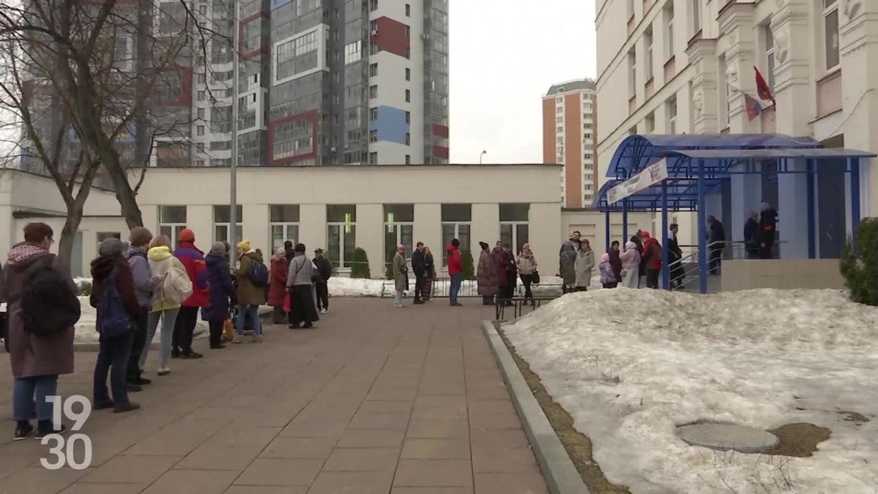 À midi pile en Russie, de nombreux électeurs et électrices sont venus montrer leur opposition à Vladimir Poutine