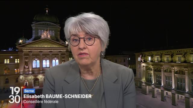 La conseillère fédérale Elisabeth Baume-Schneider explique la décision du Conseil fédéral de rejeter les deux initiatives sur l'AVS.