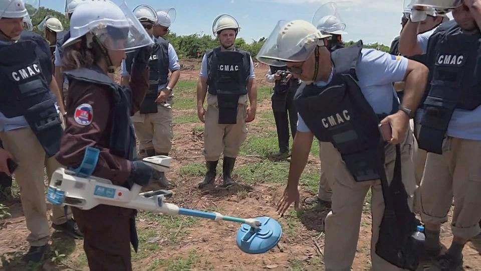 Des Ukrainiens se rendent au Cambodge pour se former au déminage