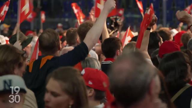 De nombreux supporters ont accueilli l’équipe de Suisse de hockey à Kloten (ZH), après sa finale perdue contre la Tchéquie au Mondial