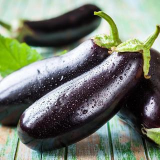 Des aubergines fraîchement lavées. [Depositphotos - Sarsmis]