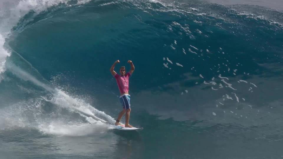 Finale messieurs: Kauli  Vaast (FRA) sacré chez lui à Tahiti, Jack Robinson (AUS) 2ème et Gabriel Medina (BRA) , vainqueur de la petite finale, termine 3ème (modifié)