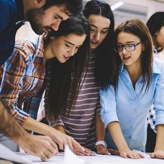 Des jeunes en formation. [Depositphotos - GaudiLab]