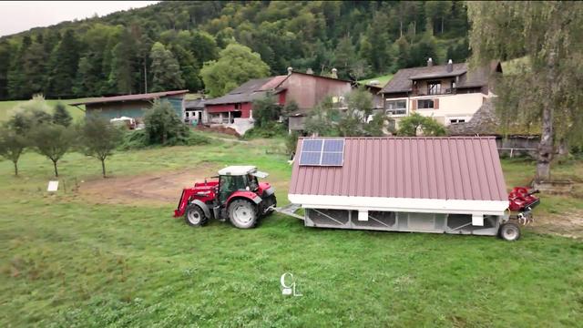 À Corban dans le Jura, un poulailler possède la particularité d’être mobile