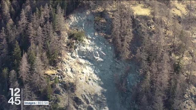 Suite à l'éboulement la route Sierre-Vissoie, des experts analysent le terrain pour déterminer si un minage sera nécessaire