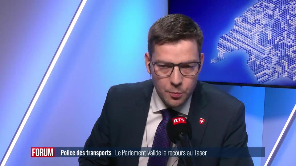 La police des transports pourra utiliser des tasers: réactions de Delphine Klopfenstein Broggini et Nicolas Kolly