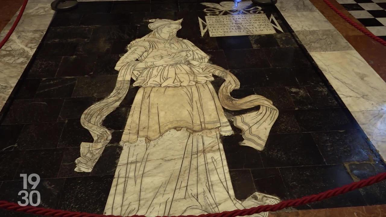 Une fois par an, la cathédrale de Sienne découvre ses pavements de marbre qui racontent l'histoire de la ville