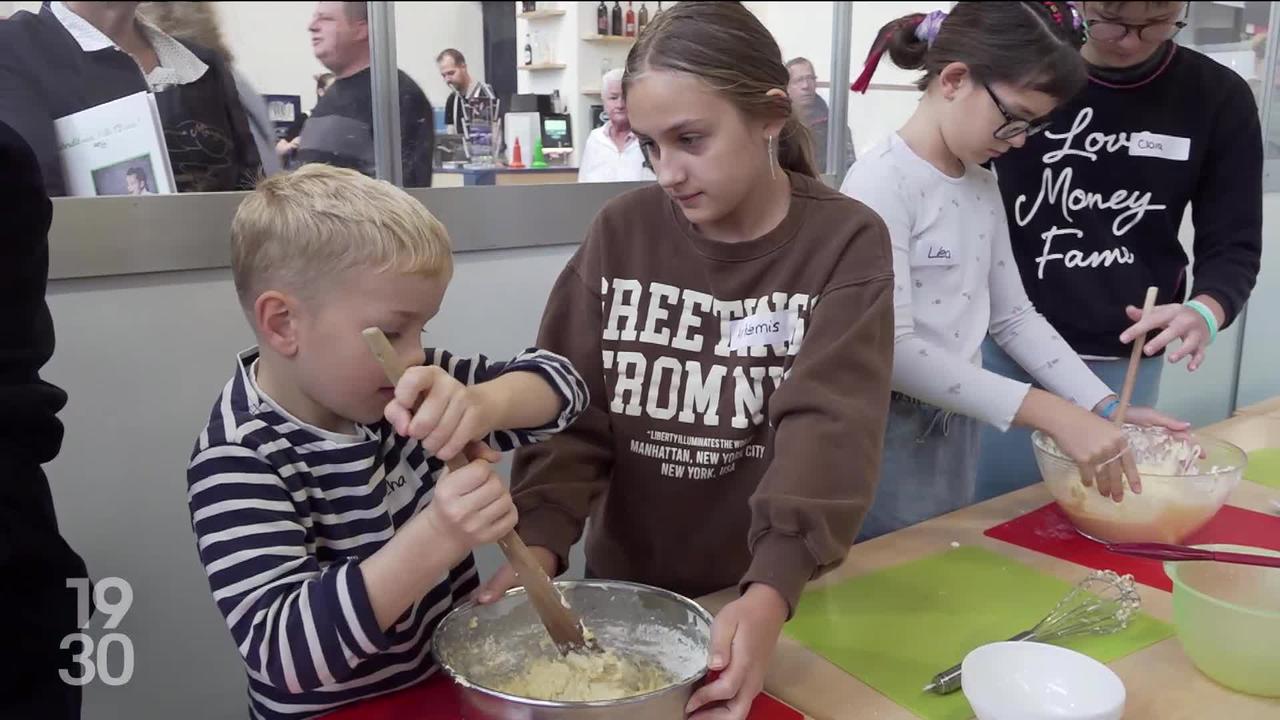 Au Salon des goûts et terroirs de Bulle, les enfants mettent la main à la pâte