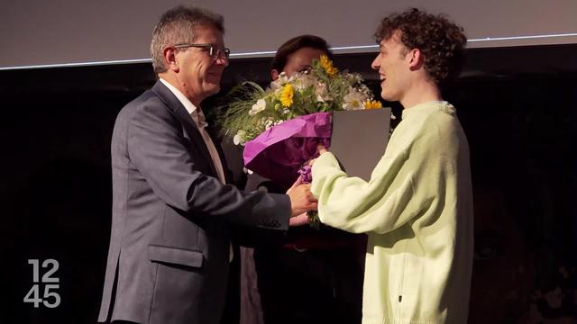 Nemo, vainqueur du concours Eurovision cette année, a reçu le prix de la culture 2024 à Bienne, sa ville d'origine