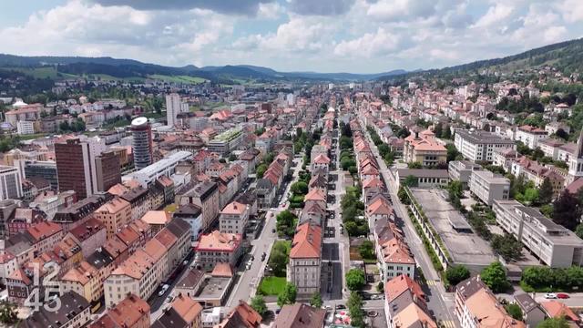 Une balade historique intitulée "feu et lieux" permet de découvrir l'urbanisme horloger de La Chaux-de-Fonds et du Locle