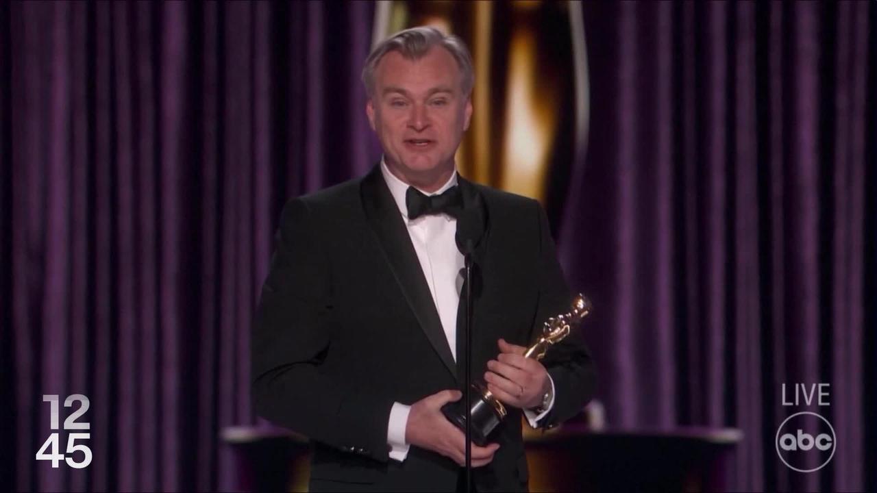 Le film "Oppenheimer" de Christopher Nolan rafle sept statuettes aux Oscars