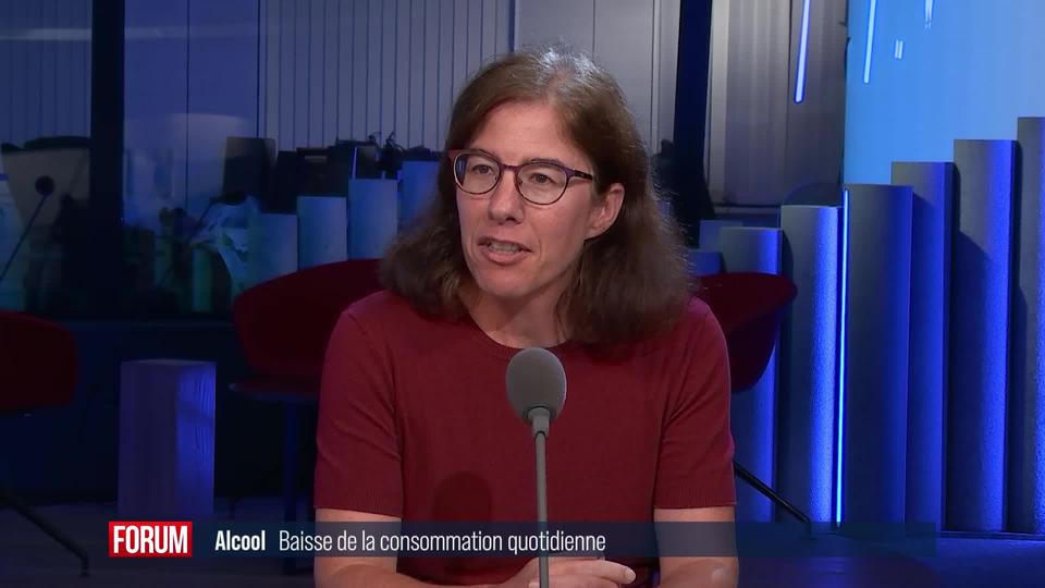 La consommation d’alcool des Suisses à baissé en 30 ans, mais reste importante: interview de Tania Séverin (vidéo)