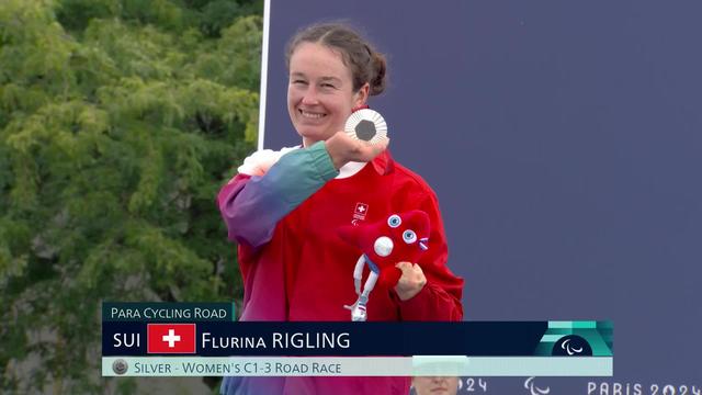 Paralympiques, cyclisme sur route dames C1-3: les émotions de Rigling (SUI) au moment de recevoir sa médaille