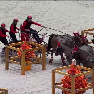 Attelage: revivez le superbe passage de Jérôme Voutaz (SUI) qui fait lever le public de Palexpo