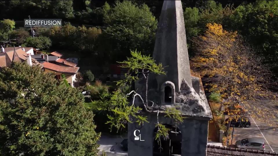 Accroché à un clocher, ce mélèze centenaire surplombe Martigny-Bourg