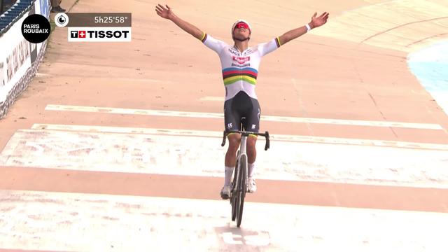 Roubaix (FRA), Paris-Roubaix: Mathieu van der Poel (NED) s'impose en solitaire au vélodrome, Stefan Küng (SUI) termine à bonne 5e place