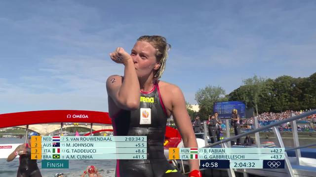 Marathon 10km, dames: la Néerlandaise Sharon van Rouwendaal remporte l'or après plus de 2h de nage dans la Seine