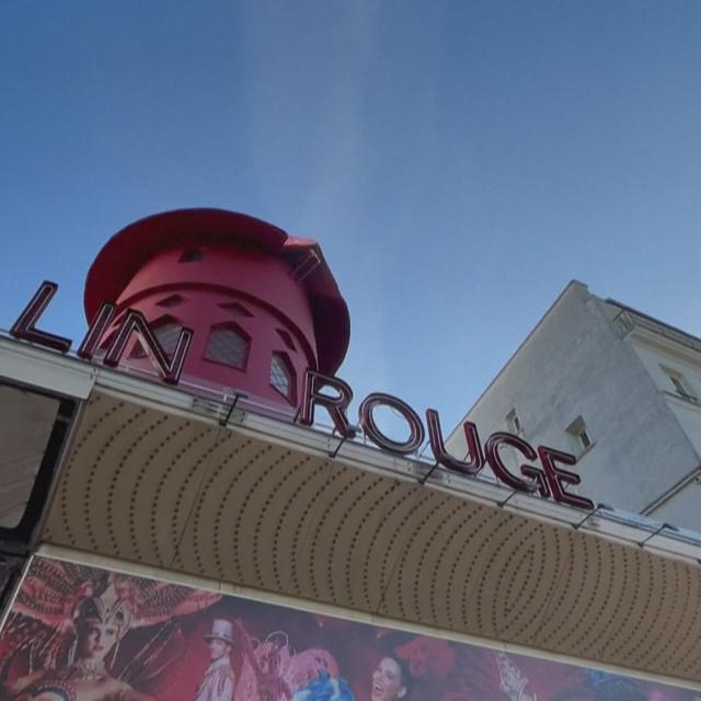 A Paris, le célèbre Moulin Rouge a perdu ses ailes