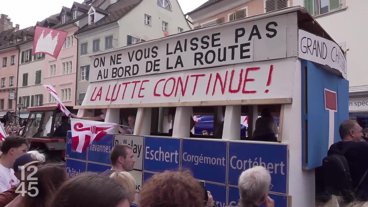 Les panneaux de localité du Jura bernois volés il y a quelques mois sont réapparus lors des commémorations du 23 juin