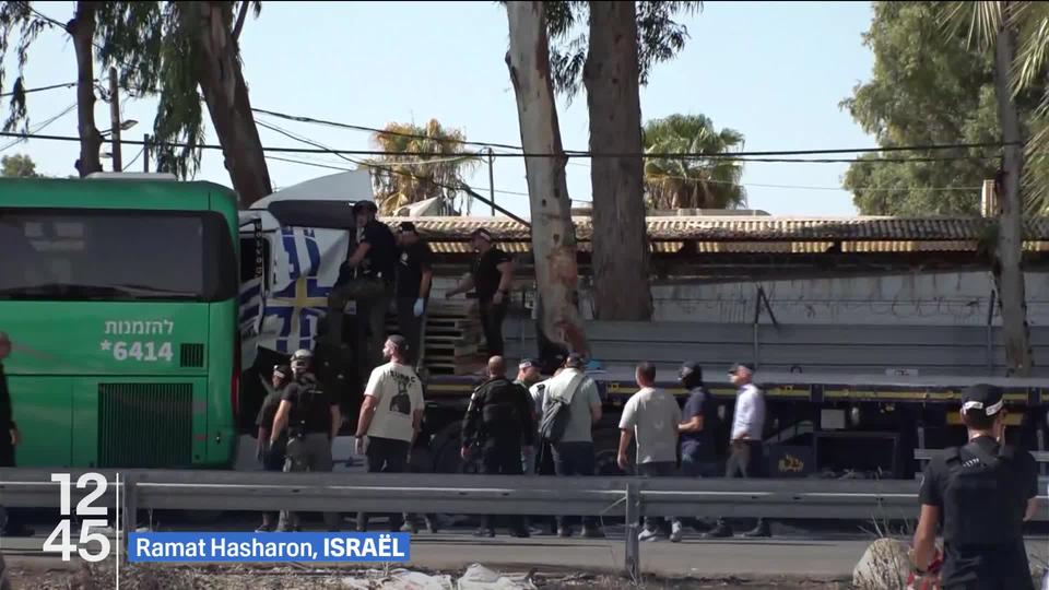 Un camion a percuté dimanche une station de bus à la sortie d'une base militaire à Ramat Hasharon dans le centre d'Israël. Au moins 24 personnes ont été blessées