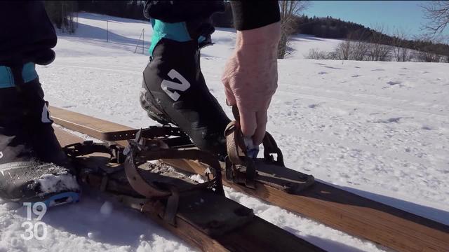 Dans le Jura, un musée rassemble de nombreux matériels de ski datant de l’époque. Des équipements mythiques, remis à l’honneur par la série Winter Palace