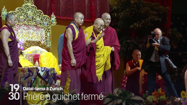 Plus de 11'000 personnes ont assisté à la prière donnée par le dalaï-lama ce dimanche au Hallenstadion de Zurich