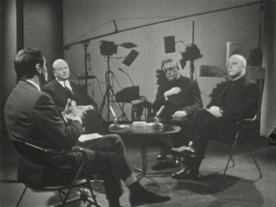 En 1964, La TSR propose un débat à l'occasion des 10 ans de la présence religieuse à la télévision. [RTS]