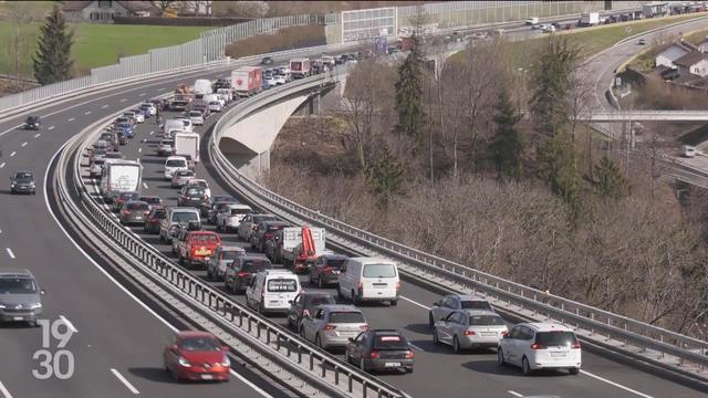 Le conseiller fédéral Albert Roesti a défendu jeudi les projets d'élargissement des autoroutes sur lesquels nous voterons le 24 novembre