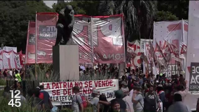 Des dizaines de milliers d’Argentins dans la rue pour manifester contre le programme d'austérité de Javier Milei