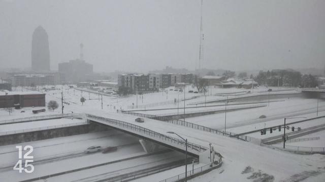 Aux États-Unis, une tempête de neige paralyse le nord du pays et perturbe la tenue du caucus du Parti républicain dans l'Iowa