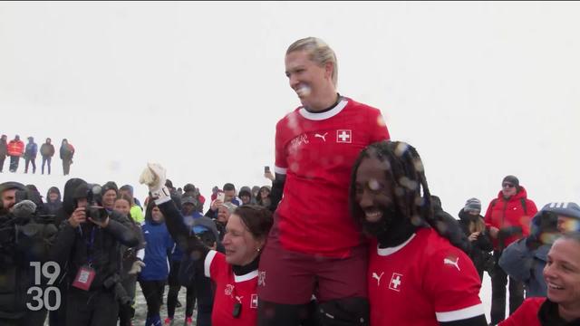 Pour lancer la vente des billets de l’Euro féminin de football 2025, les stars du ballon rond ont joué ce matin au pied de la Jungfrau