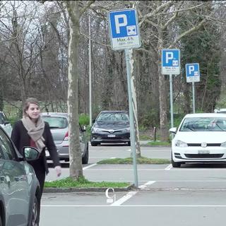 À Lausanne, les places de parking destinées aux voitures disparaissent de plus en plus (image d'illustration).