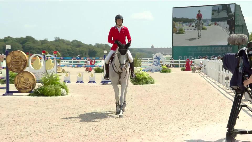 Salto da equipe: Martin Fuchs (SUI) leva 4 pontos de penalidade, a Suíça não estará na final