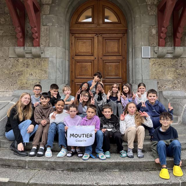 Elèves du Collège de la Poste, Moutier [RTS]