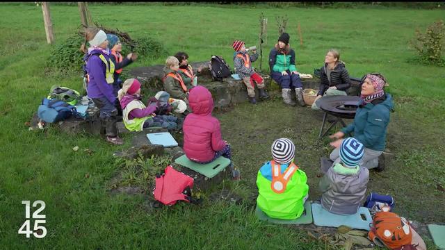 L’école à la ferme et bilingue, c’est l’expérience que propose depuis cet automne une école enfantine à Granges Paccot