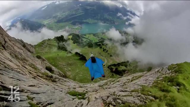 A Lauterbrunnen, haut lieu du base jump, les sauts en duo ont fait leur apparition mais ne plaisent pas à tout le monde.