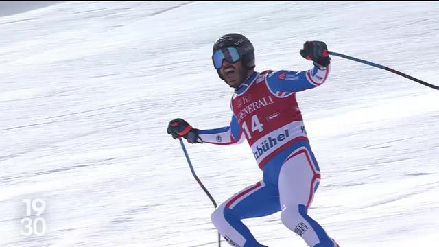 Ski alpin : Marco Odermatt sur le podium de la première descente de Kitzbühel. Victoire du Français Cyprien Sarrazin