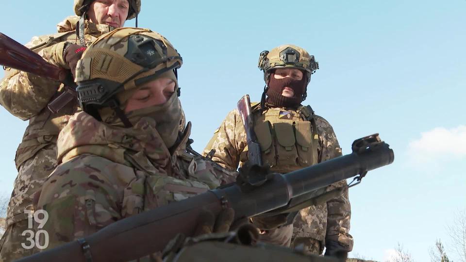 Usée par deux ans de guerre, l’armée ukrainienne est sur la défensive mais ne veut rien lâcher