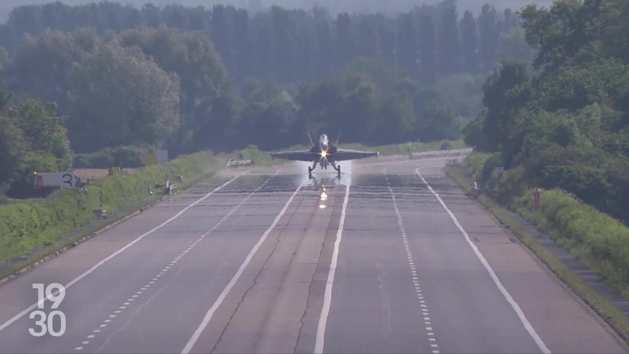 Quatre F-A-18 ont atterri sur l'A1 à Payerne dans le cadre de l'exercice militaire "Alpha Uno"