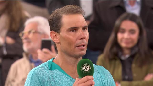 Rafael Nadal ovationné par le public du Chatrier