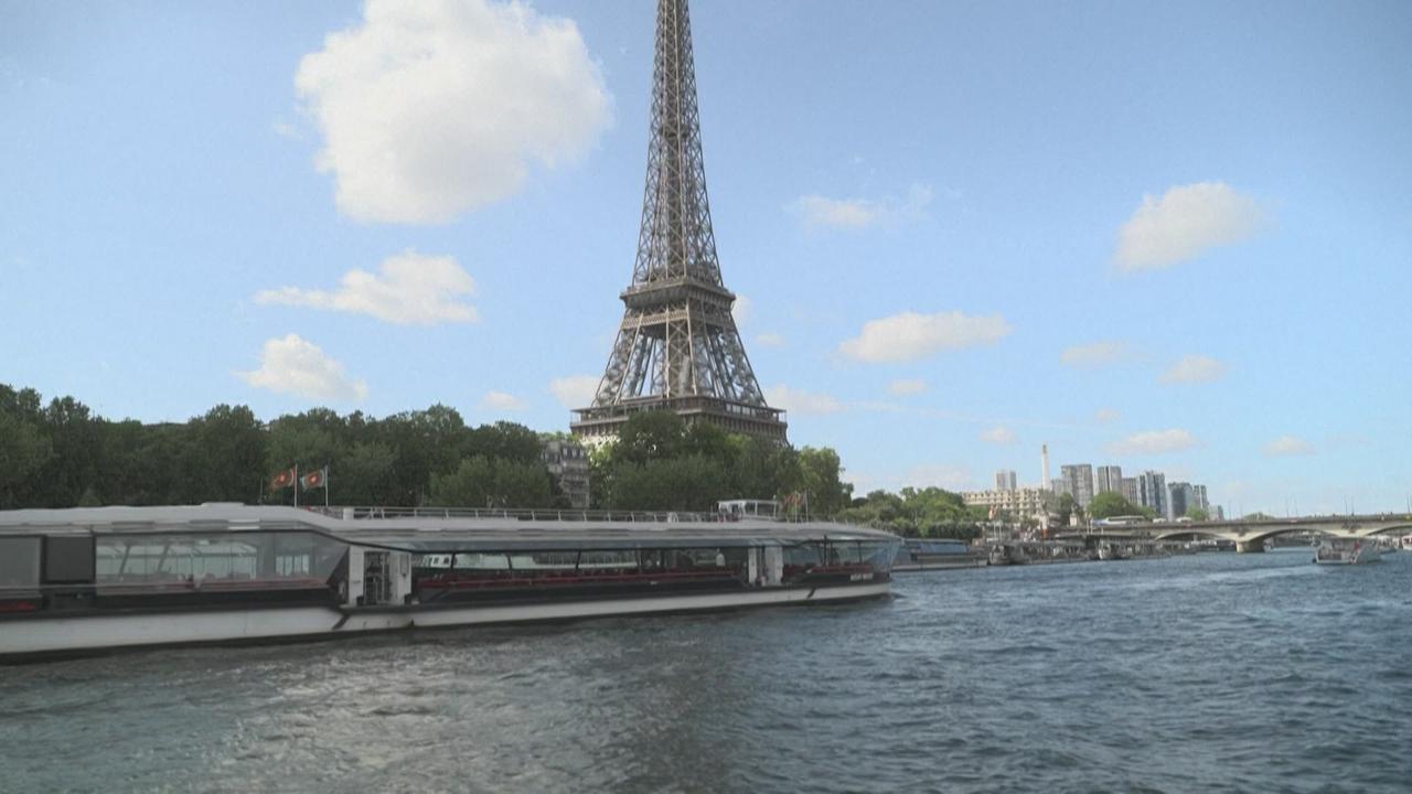 JO 2024: les bateaux défilent sur la Seine durant une répétition de la cérémonie d'ouverture